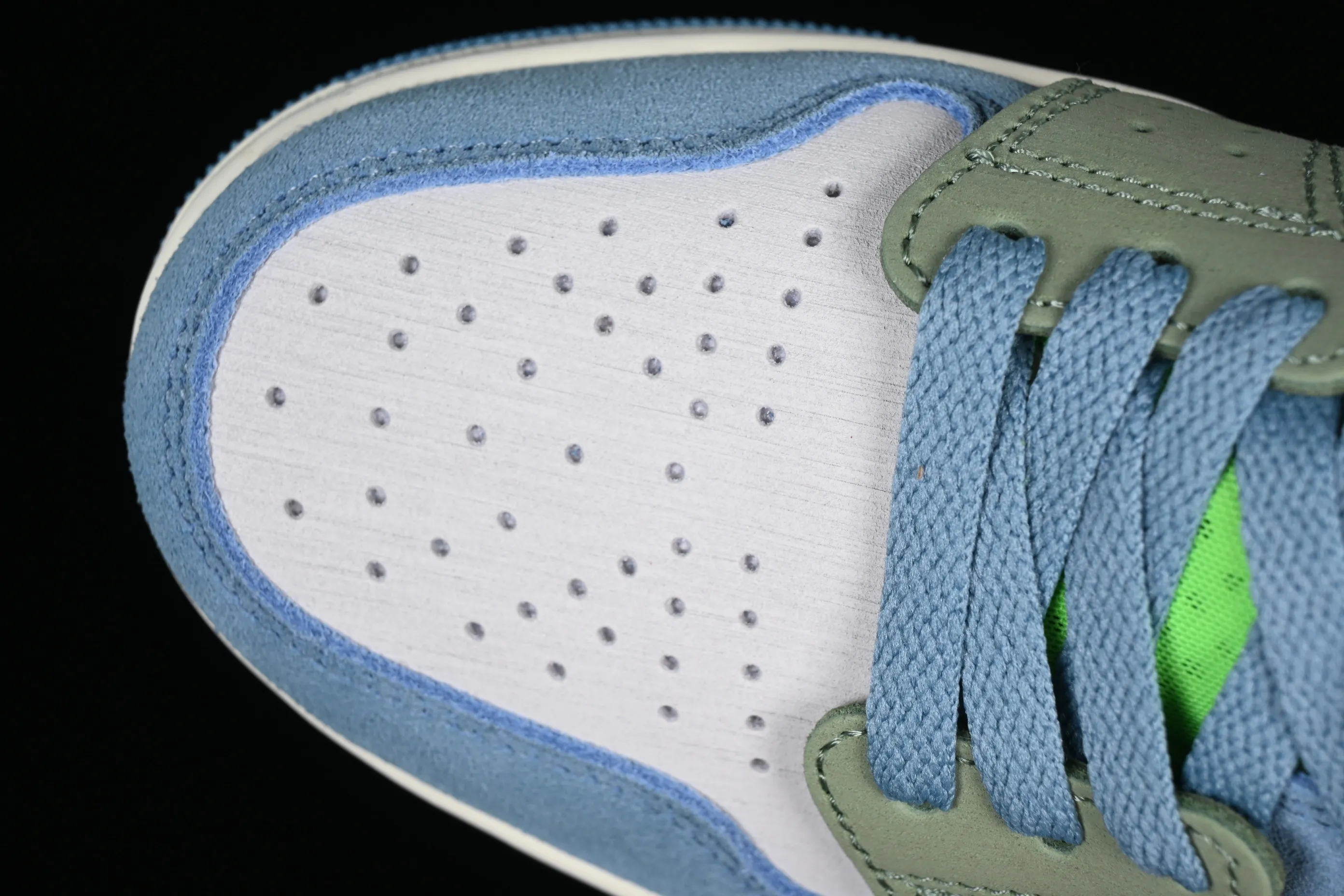 All categories Air Jordan Jordan series basketball shoes Air Jordan 1 High Air Jordan 1 Zoom CMFT AJ1 Joe 1 blue and green color matching DV1305-433